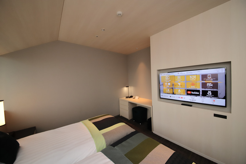 スタンダードツインの客室内（カラーは「大阪城」）