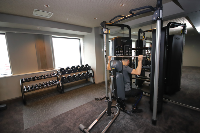 最新のフォットネスマシンを設置。またウォーターサーバーやAED、緊急連絡用の内線電話も分かりやすい位置に用意した