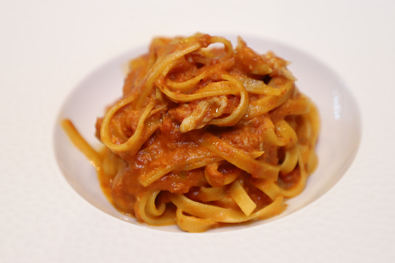 選べるパスタ（ハーフ）は5種類から選べる。写真は「ズワイ蟹のトマトクリームソース タリオリーニ」