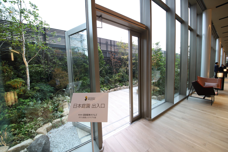 庭園の面積自体は広くないが、散策路が細長く奥行きがあるため意外と広く感じる