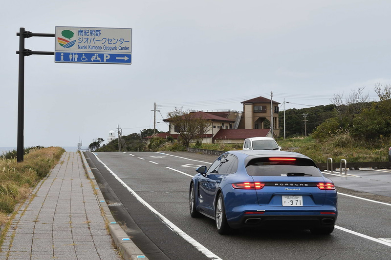 今回訪れたなかでも興味深かったのが「南紀熊野ジオパークセンター」。紀伊半島が形成された状況や、なぜ南紀には独特な景観が多いのかなどをガイドが丁寧に教えてくれる。温暖湿潤な気候がもたらす動植物や熊野信仰などの文化的な側面も知ることができる