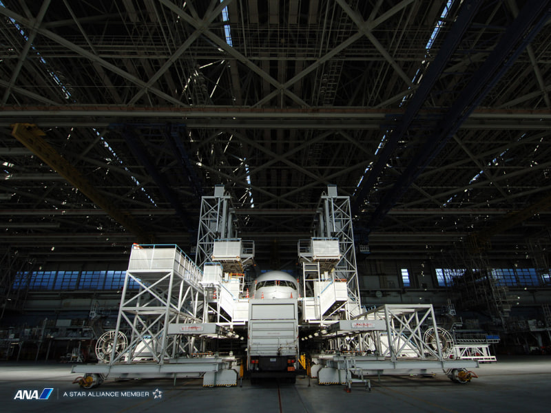 ANA機体整備工場格納庫内
