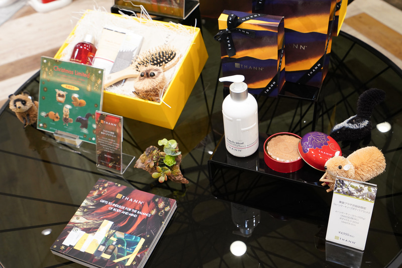 こちらのギフトセットにはクリスマス限定でアニマルオーナメントが付く