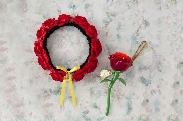 （左）ヘアバンド 2100円、（右）メロディライト・ローズ 2300円