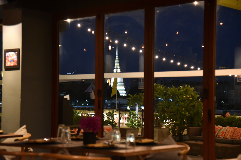 ライトアップもしっかり店内外から眺めることができる