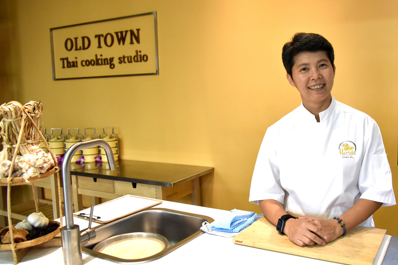 シェフのプリダ・スィラフォン氏。とても気さくで笑顔が素敵