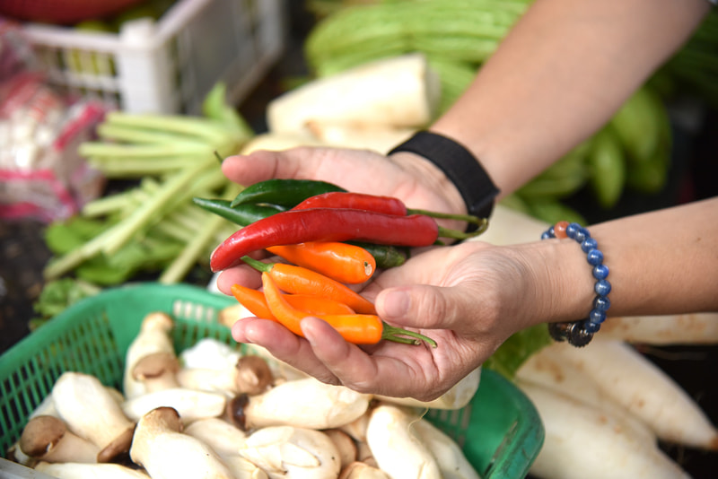 生の唐辛子はレッド、イエロー、グリーンといろいろ