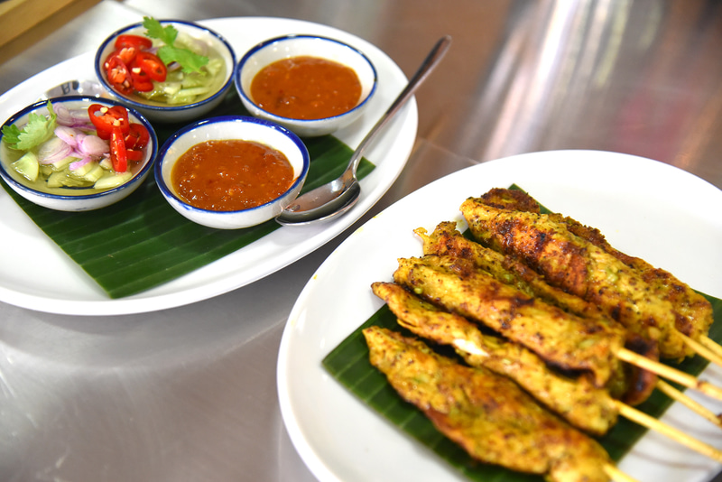 「ガイサテー」のできあがり！　ソースは2種類