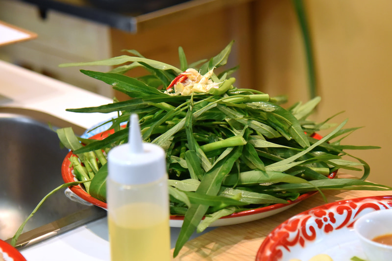 空芯菜に全部乗せし、一気に鍋へ投入