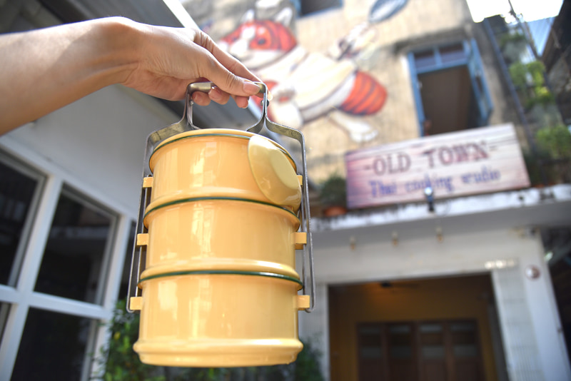 3段つなげると持ち歩きやすい。スープを入れるときは半分くらいで