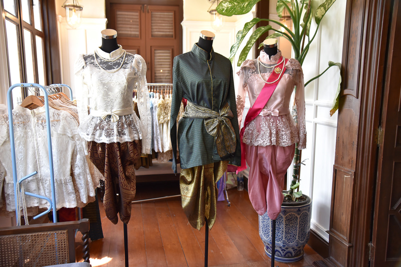 「タイ王室御座船パレード」実施に合わせ衣装が着れるサービスも行なっていた