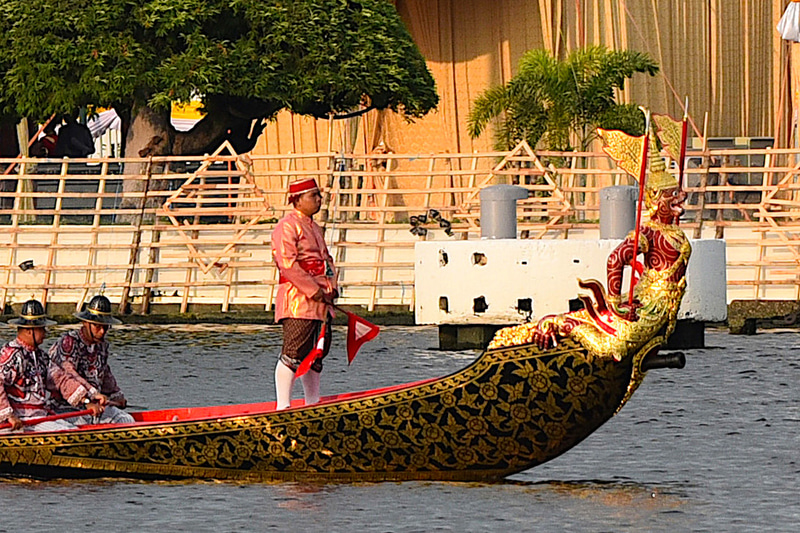 赤い猿が口を開けた「スクリップクロンムアン・バージ」