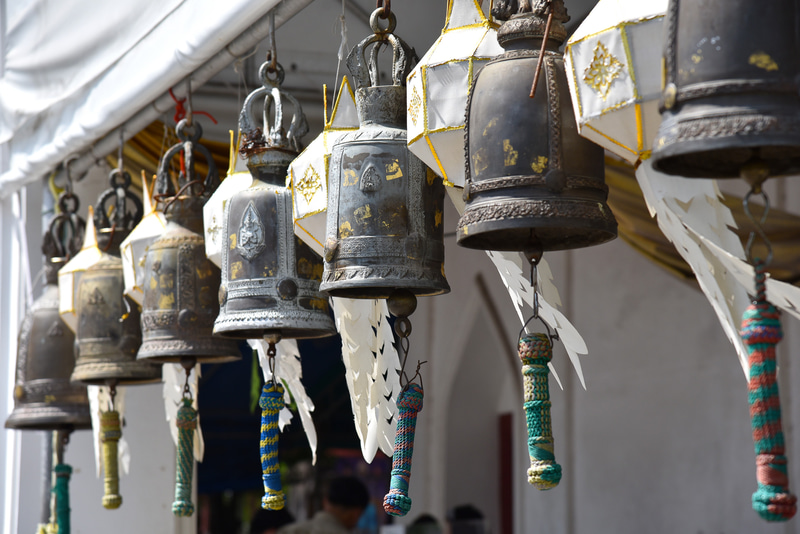 参拝後は鐘を鳴らし、訪れたことを報告しよう