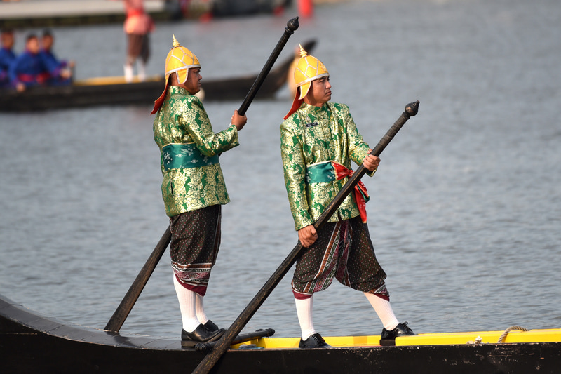 川や船の上でもしっかり目視できる柄とデザインだ