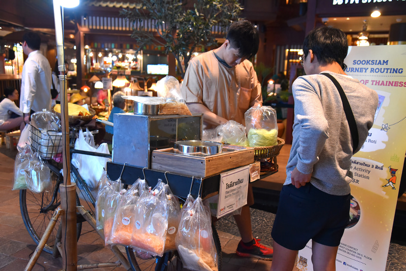 個人的に前回アユタヤで気になっていた「ロティ・サイマイ」を発見