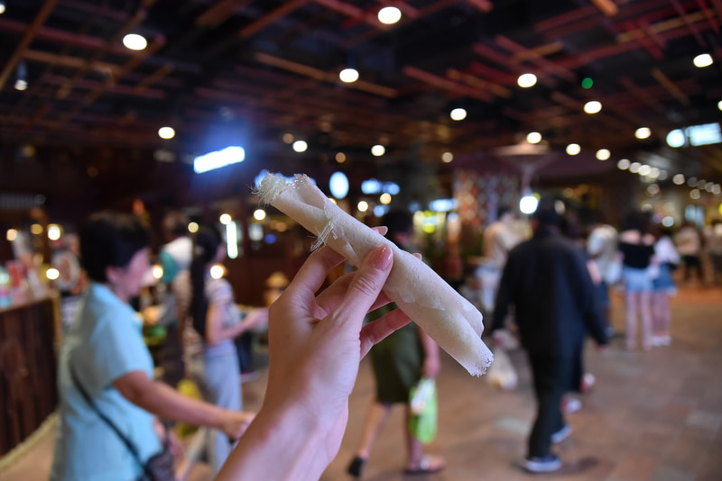 10バーツ（約36円）でゲームに挑戦し、当たると数本もらえる。すっととける食感