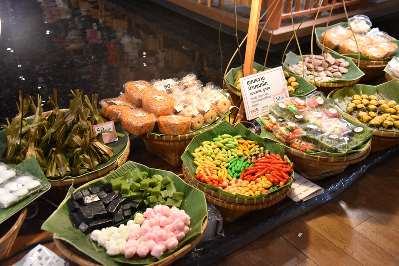 鮮やかなタイの伝統スイーツ「ルークチュップ」もどうぞ