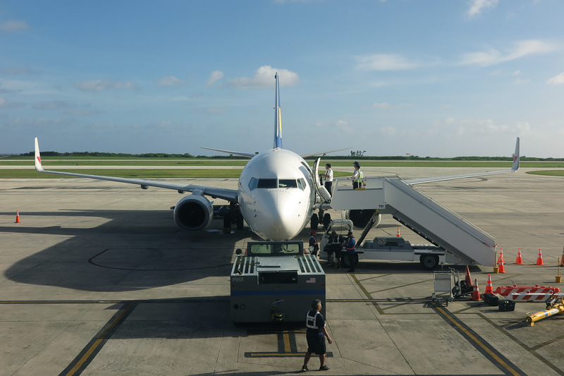 サイパン国際空港で待機中のスカイマークのボーイング 737-800型機