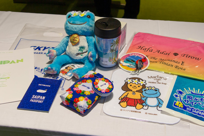 3月末までのキャンペーン期間中、搭乗者には多数の特典がプレゼントされる。このなかでも特に便利なのが「スカイマーク サイパンパスポート」。サイパン滞在時の必携アイテムだ