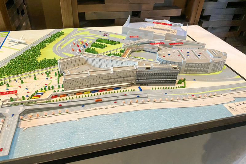 羽田空港国際線ターミナルと環八通りに挟まれた約4万3000m<sup>2</sup>の敷地に2020年春に開業する羽田エアポートガーデン