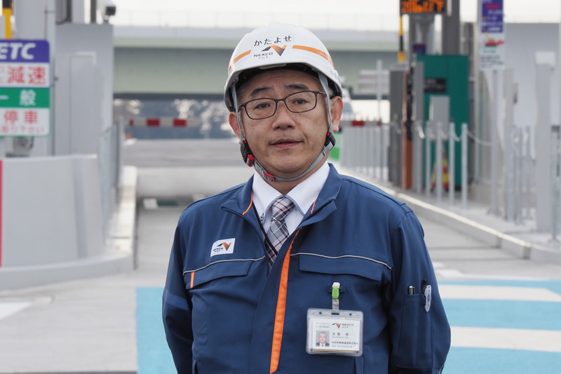 開通道路の設備について説明してくれた中日本高速道路株式会社 名古屋支社 岐阜工事事務所 所長の片寄学氏