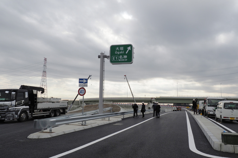 大野神戸ICから進入するとすぐに分岐となるが、今回は大垣方面のみの開通なので右側のみ通行可能となる