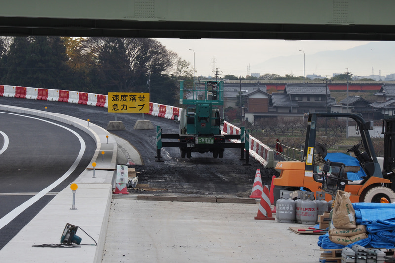 山県方面から大野神戸ICを利用する道路も工事中だ