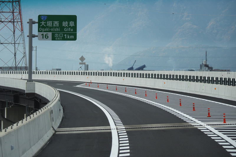 大垣西ICの出口1km手前あたり。ここまでが片側1車線