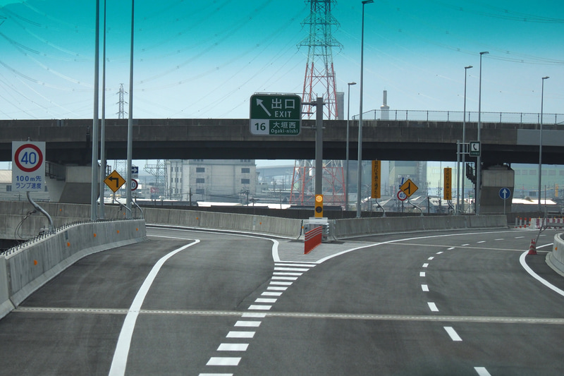 内回り大垣西IC 出口。右へ行くと開通済みの養老方面