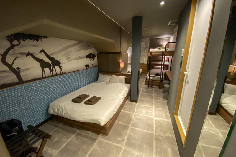 ダブルベッド2台、2段ベッド1台のパターン