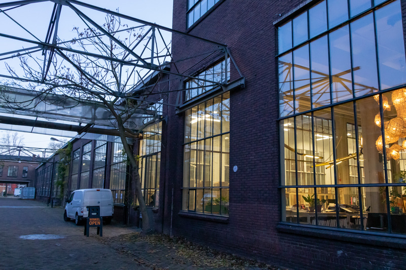 フィリップスの工場だった場所を改装したPiet Hein Eek