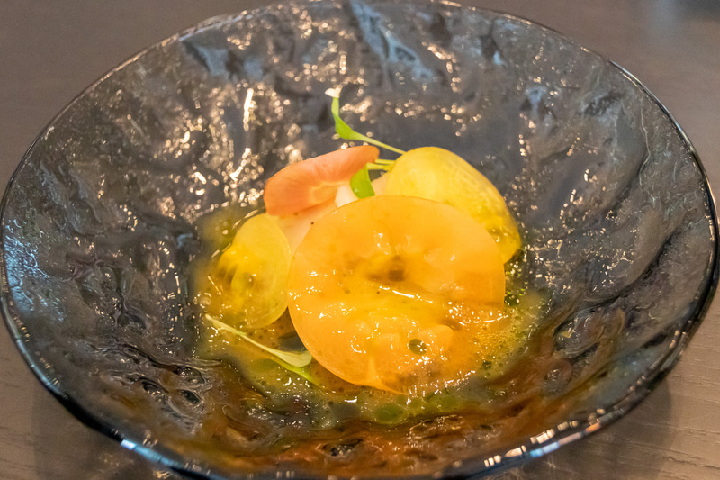 Restaurant Blue by KLMでは、ミシュラン星付きレストランのシェフが監修した料理を楽しめる。テラス席を用意しており、空港の景色を間近で楽しめる