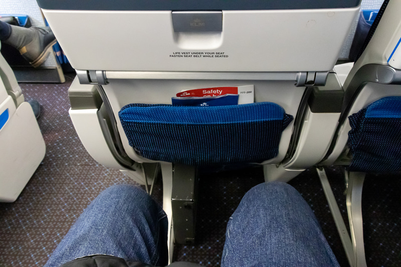 エコノミークラスより10cmほどピッチを広げたエコノミー・コンフォート