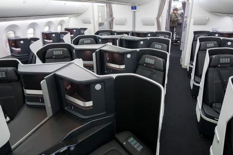 ZIPAIRのボーイング 787型機内を写真で紹介。フルフラットシート