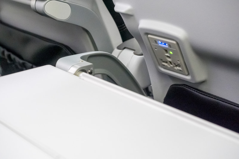 シートテーブルと電源の位置