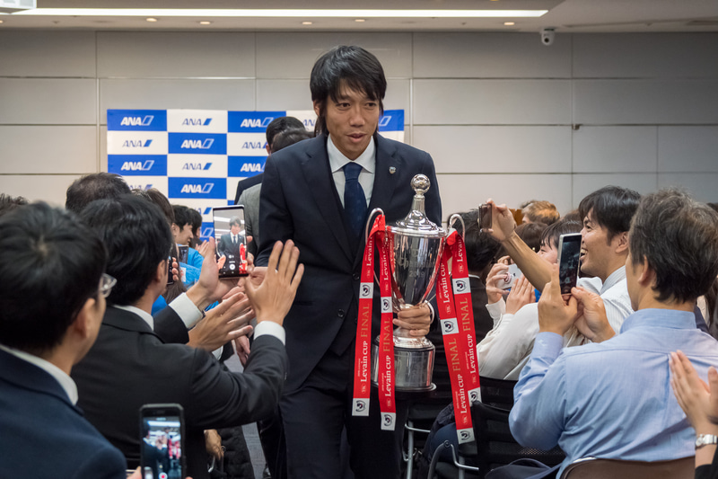 記念撮影後、パネリストは会場中央の“ヴィクトリーロード”を通って退場