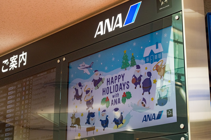 館内ディスプレイにもクリスマスのビジュアル