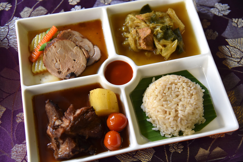 ポルトガルの要素を持つタイ料理の盛り合わせ。ボリュームたっぷり