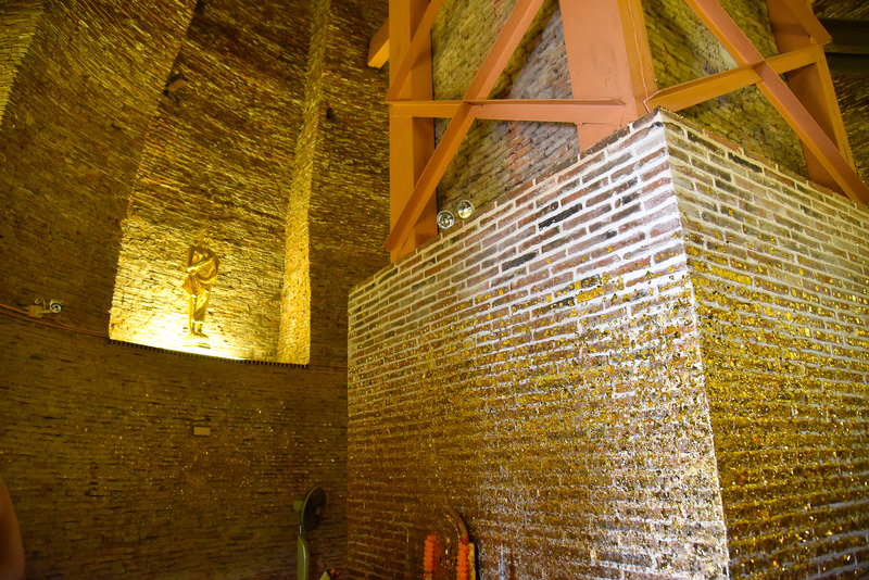 仏塔の内部へ入ることができる