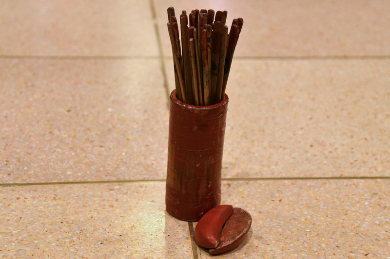 当たると評判のおみくじに挑戦。タイ式だ