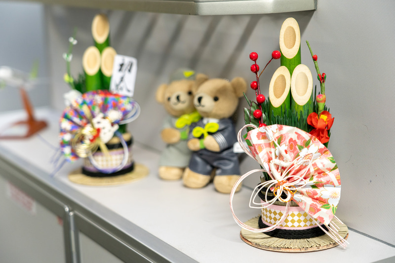 機内の入り口にもは新春気分がアップするこんな飾り付けも