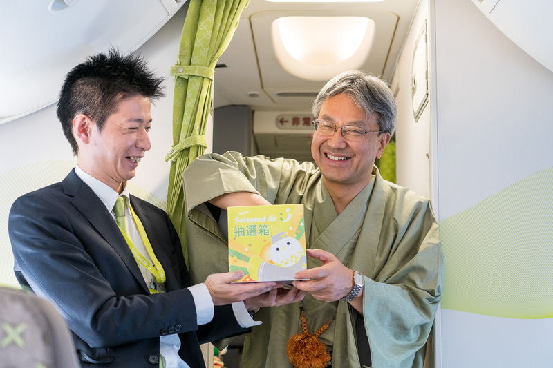 髙橋社長がくじを引いての抽選会も