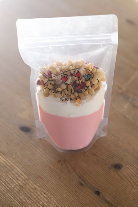 いちごプリン「いちごパウチプリン」650円