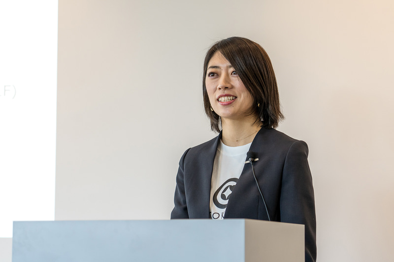 ＠cosme TOKYO館長に就任した株式会社コスメネクスト flagshio store事業部の伊藤奈津美氏が「＠cosme TOKYO 7つの楽しさ」を発表