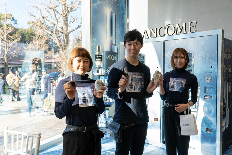 美容液が入ったガチャが設置されているランコムのポップアップステージ