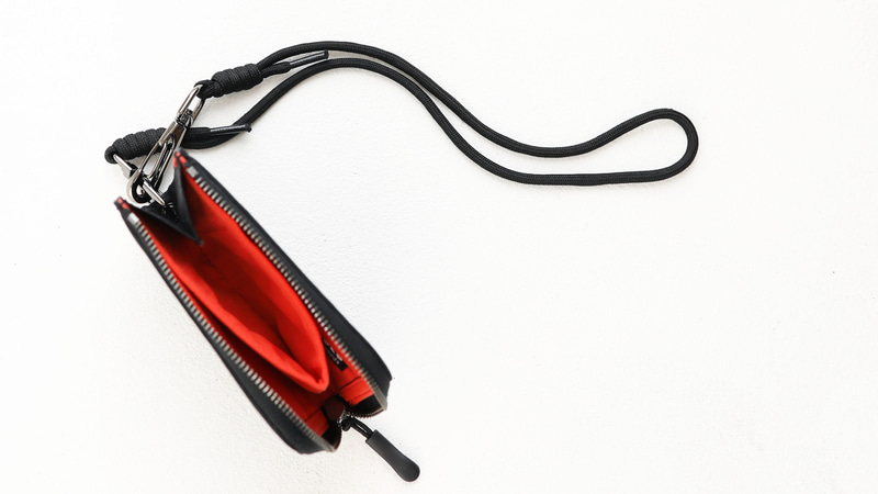 マチの下側にウォレットホールを装備