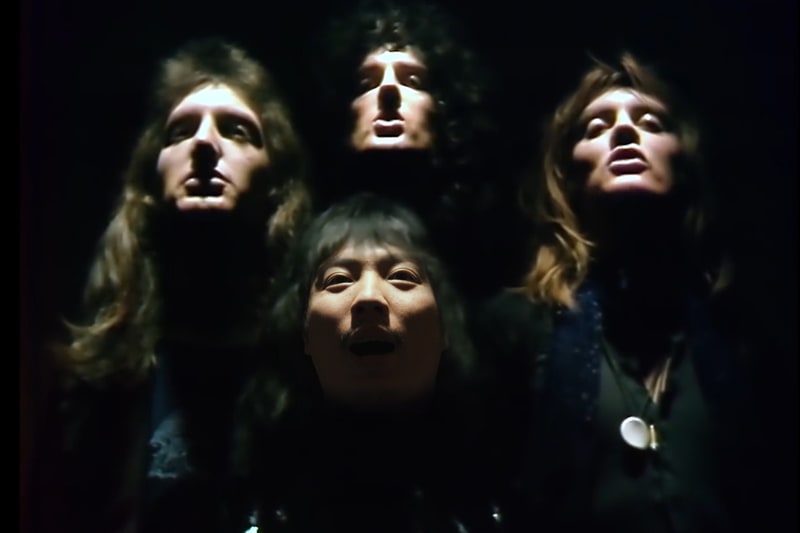 「Bohemian Rhapsody」の体験展示では自分の顔がメンバーの一員として映像内に登場する