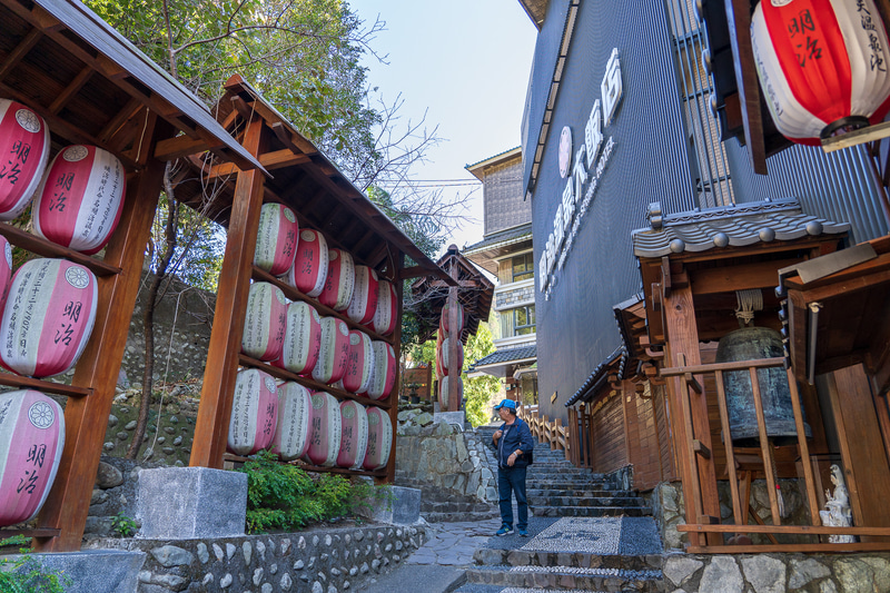 明治温泉大飯店という名前の温泉旅館も