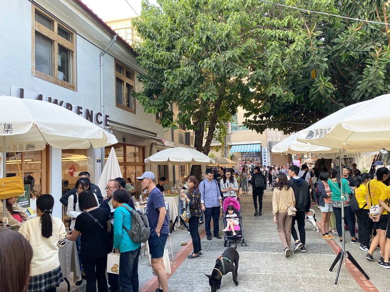 クリエーターさんの手作りアイテムやスイーツなども