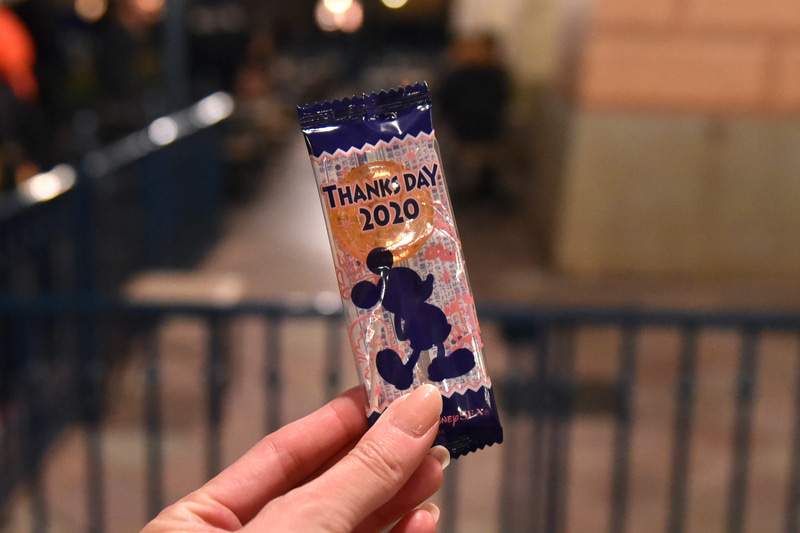 スペシャルパッケージのキャンディも配布